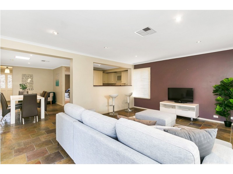 28 Lexcen Grove, Happy Valley SA 5159