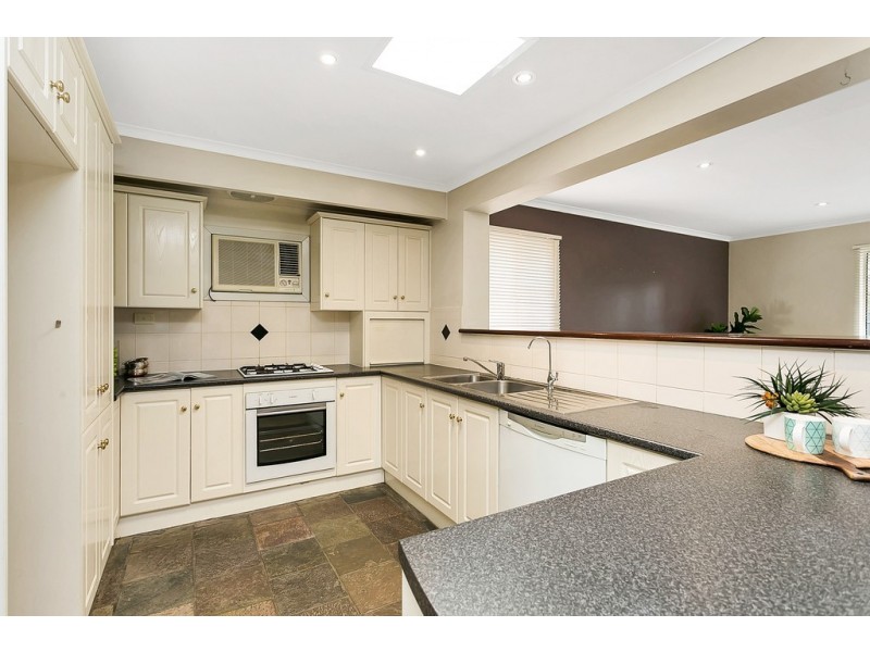28 Lexcen Grove, Happy Valley SA 5159
