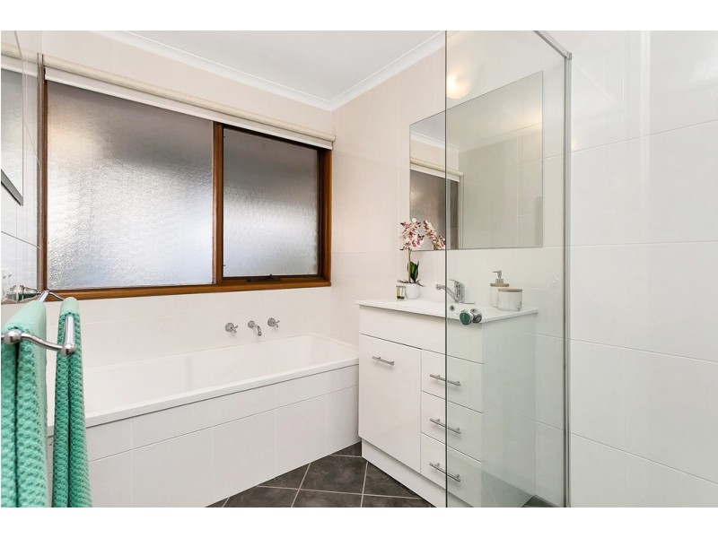 28 Lexcen Grove, Happy Valley SA 5159
