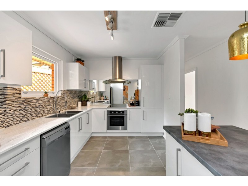 24 Hill Street, Seacliff Park SA 5049