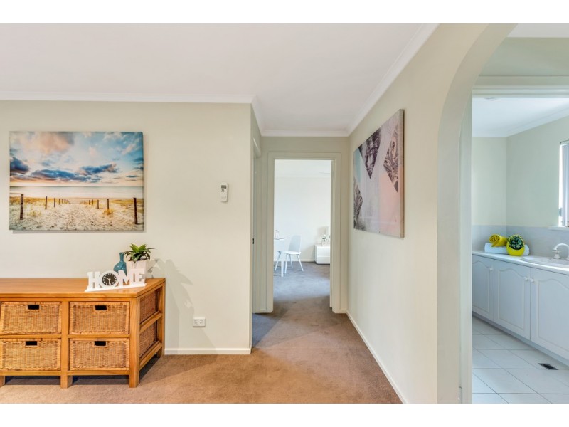 6 Coburn Court, Trott Park SA 5158