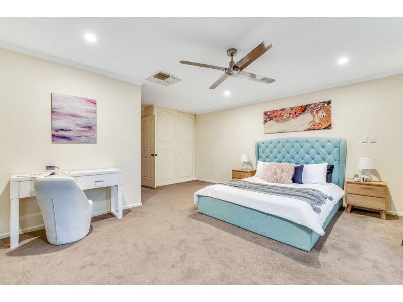 6 Coburn Court, Trott Park SA 5158