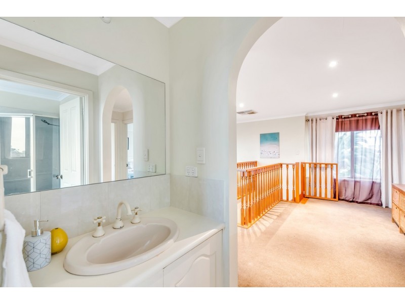 6 Coburn Court, Trott Park SA 5158