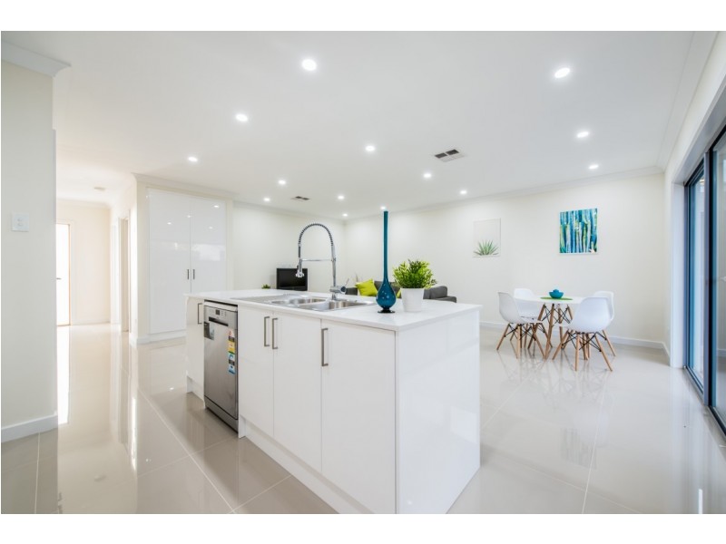 22 22a 22b 22c Grazing Avenue, Morphett Vale SA 5162