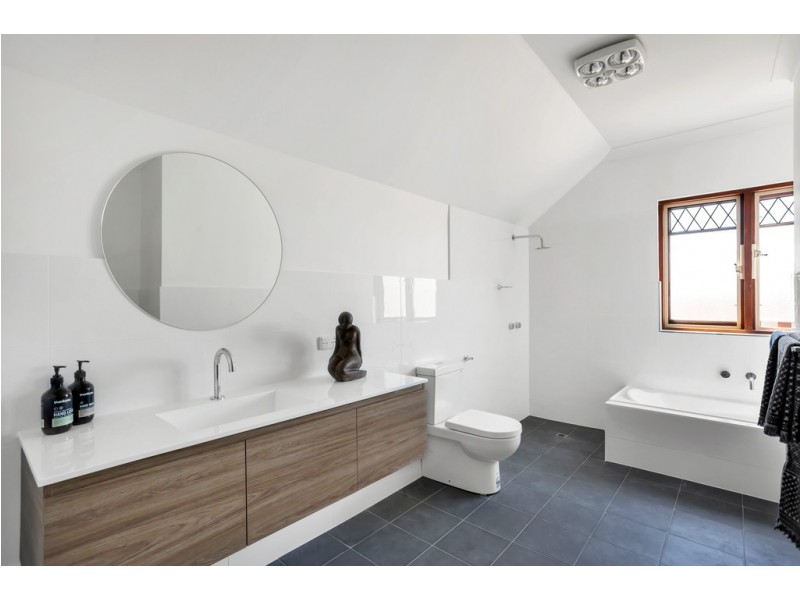 4 Dover Court, Dover Gardens SA 5048