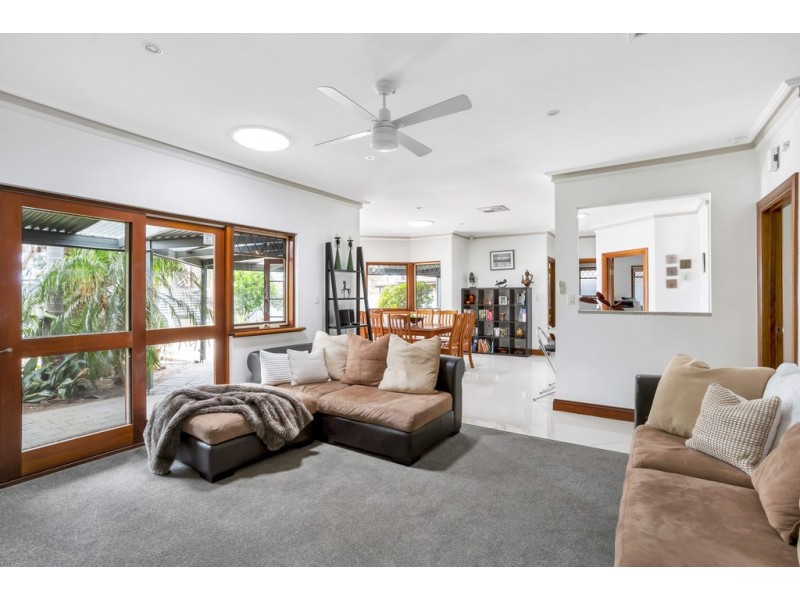 4 Dover Court, Dover Gardens SA 5048