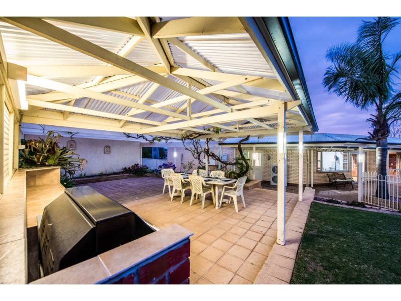 63 Teusner Drive, Morphett Vale SA 5162