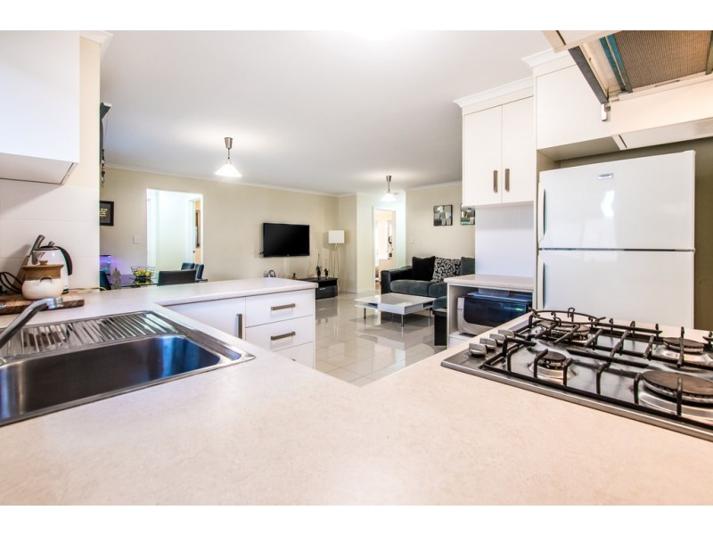 10 Raphael Crescent, Morphett Vale SA 5162