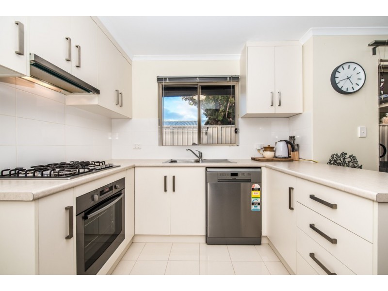 10 Raphael Crescent, Morphett Vale SA 5162