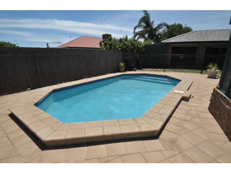 10 Pinehurst Grove, Morphett Vale SA 5162