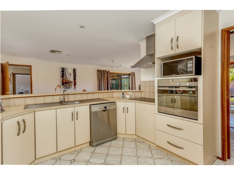 10 Pinehurst Grove, Morphett Vale SA 5162