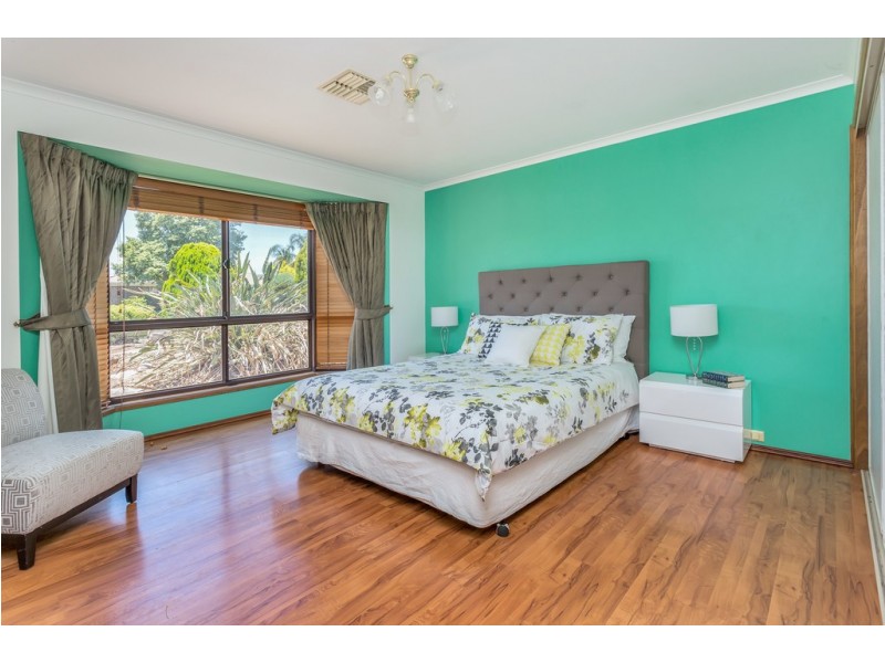 10 Pinehurst Grove, Morphett Vale SA 5162