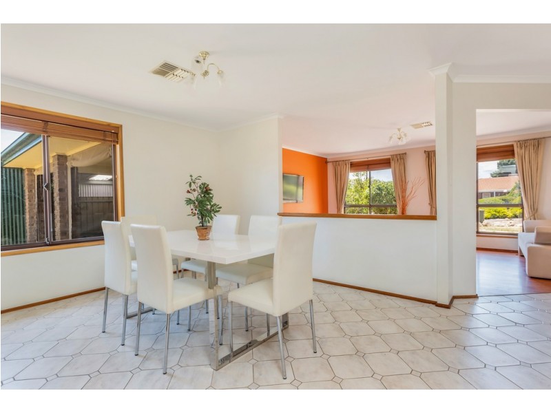 10 Pinehurst Grove, Morphett Vale SA 5162