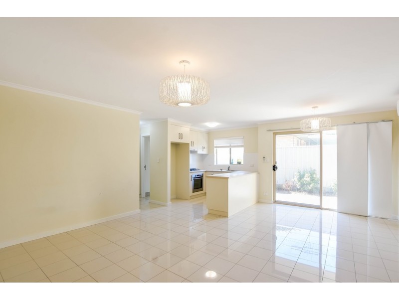 12 Raphael Crescent, Morphett Vale SA 5162