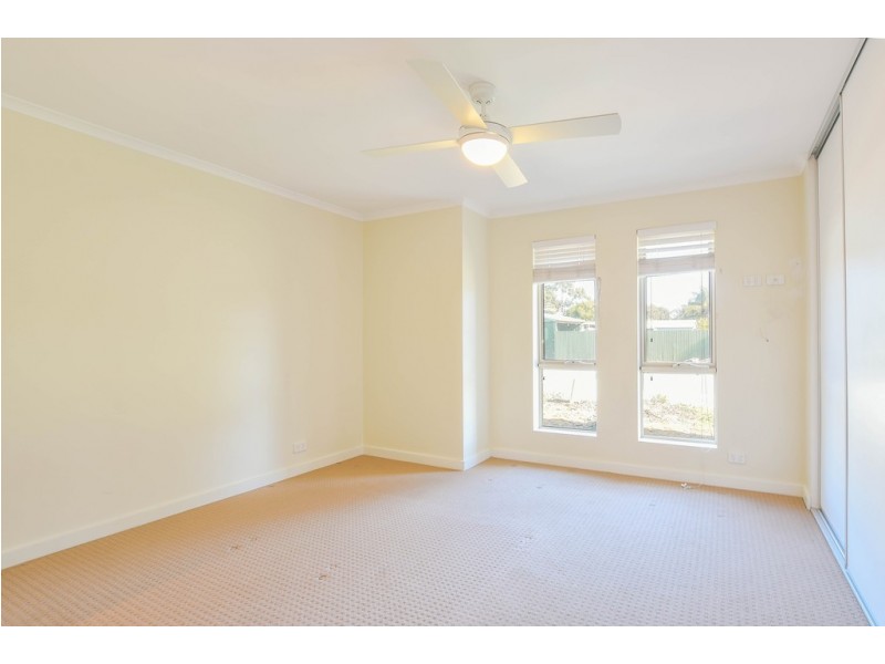 12 Raphael Crescent, Morphett Vale SA 5162