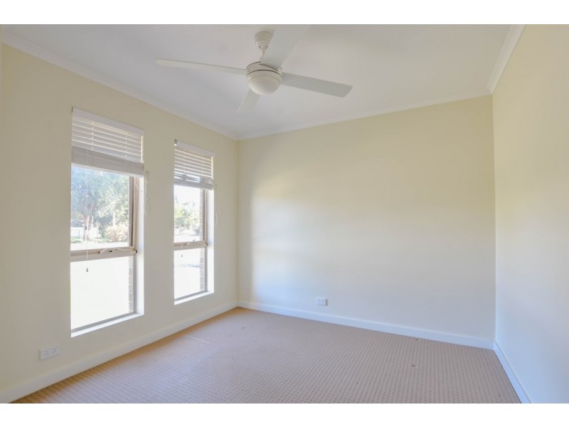 12 Raphael Crescent, Morphett Vale SA 5162