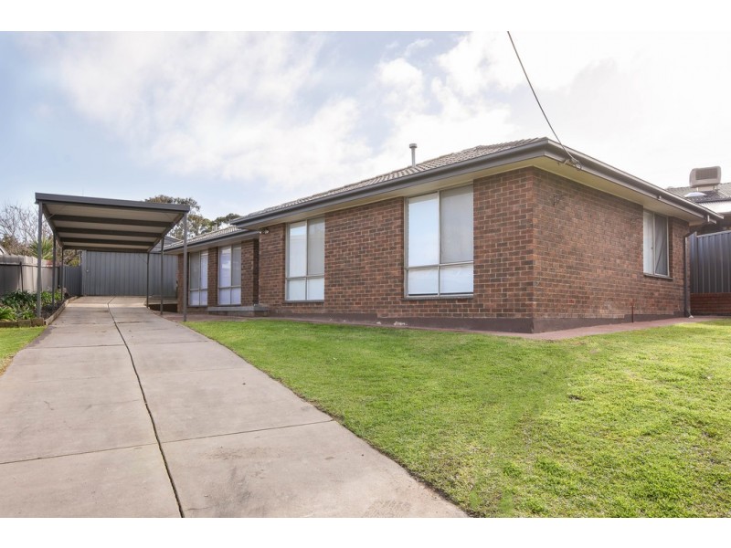 24 McClure Ave, Reynella East SA 5161
