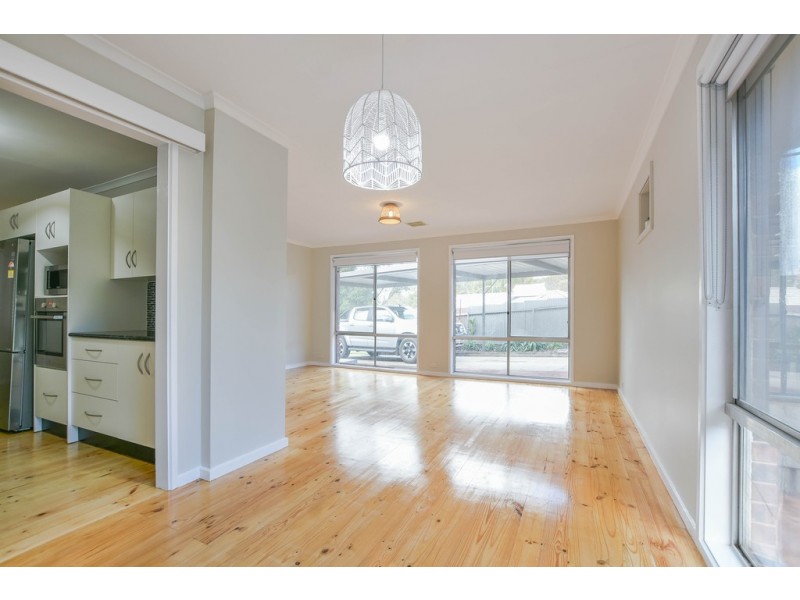 24 McClure Ave, Reynella East SA 5161