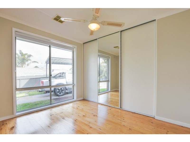 24 McClure Ave, Reynella East SA 5161