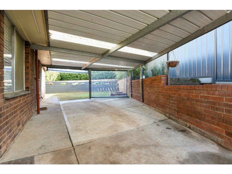 24 McClure Ave, Reynella East SA 5161