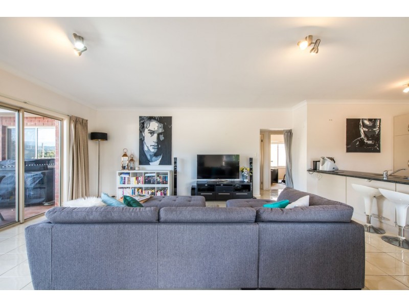 7 Bishops Hill Road, Happy Valley SA 5159