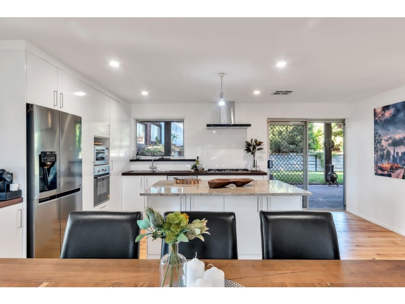 11 Scarvell Avenue, Trott Park SA 5158