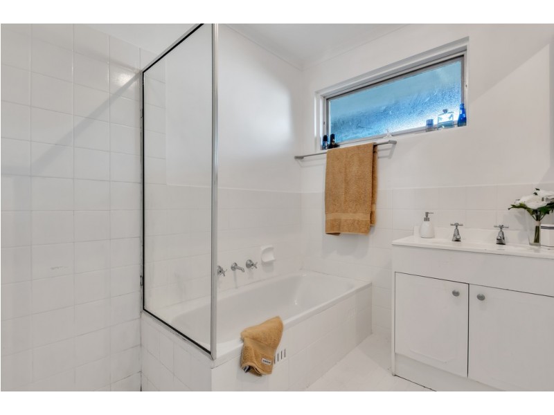 11 Scarvell Avenue, Trott Park SA 5158