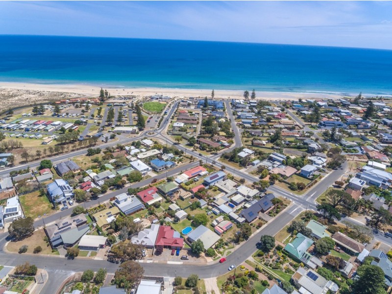 14 Third Avenue, Moana SA 5169