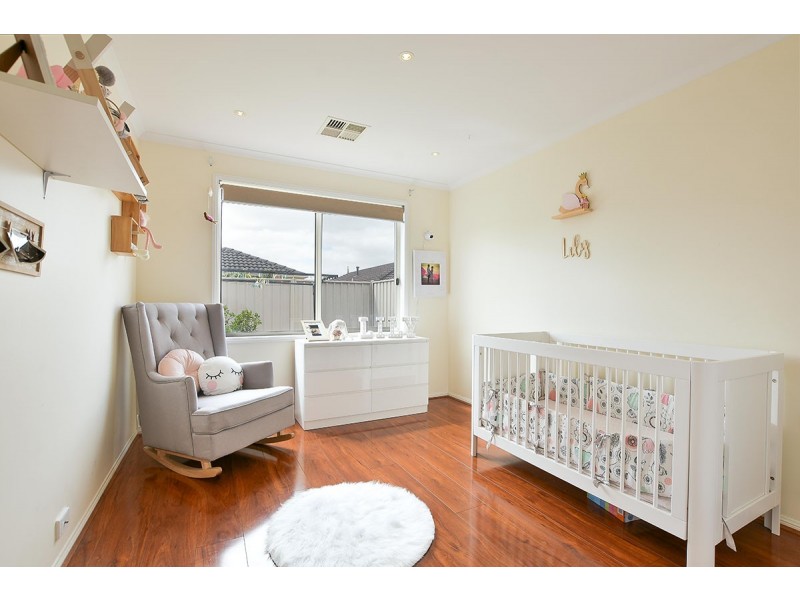 24 Sovereign Drive, Woodcroft SA 5162