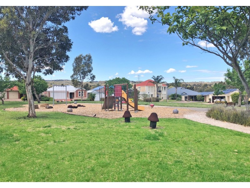 24 Sovereign Drive, Woodcroft SA 5162