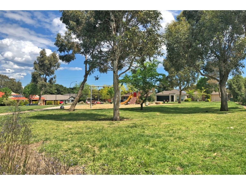 24 Sovereign Drive, Woodcroft SA 5162