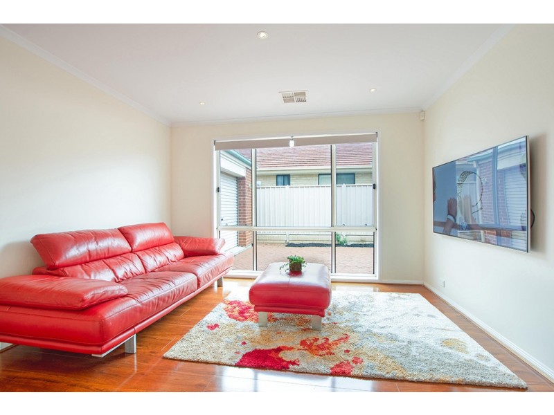 24 Sovereign Drive, Woodcroft SA 5162