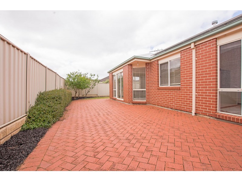 24 Sovereign Drive, Woodcroft SA 5162