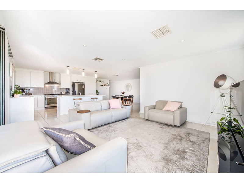 77 Esperance Boulevard, Seaford Rise SA 5169