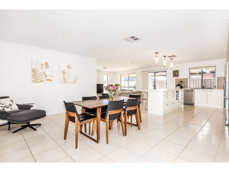 77 Esperance Boulevard, Seaford Rise SA 5169