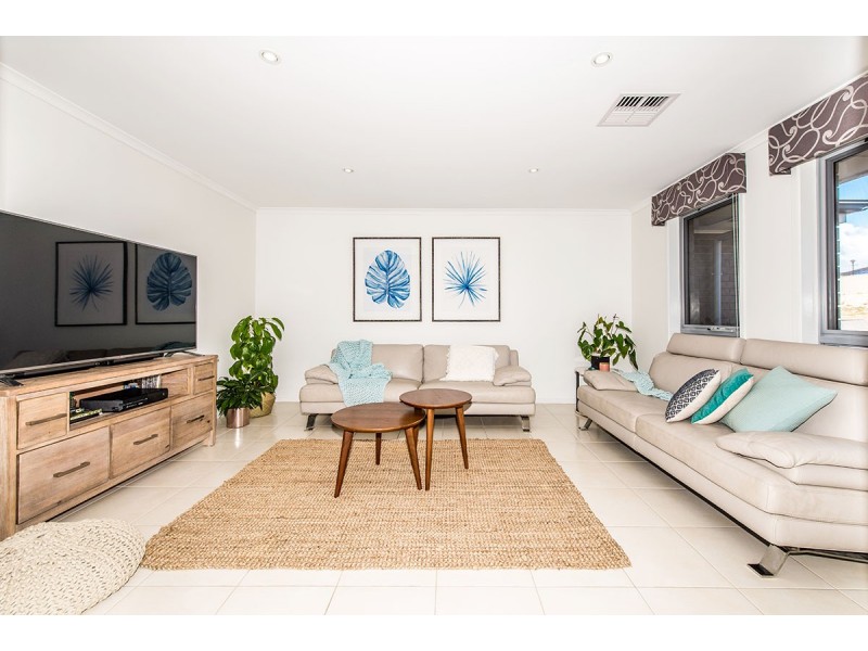 77 Esperance Boulevard, Seaford Rise SA 5169