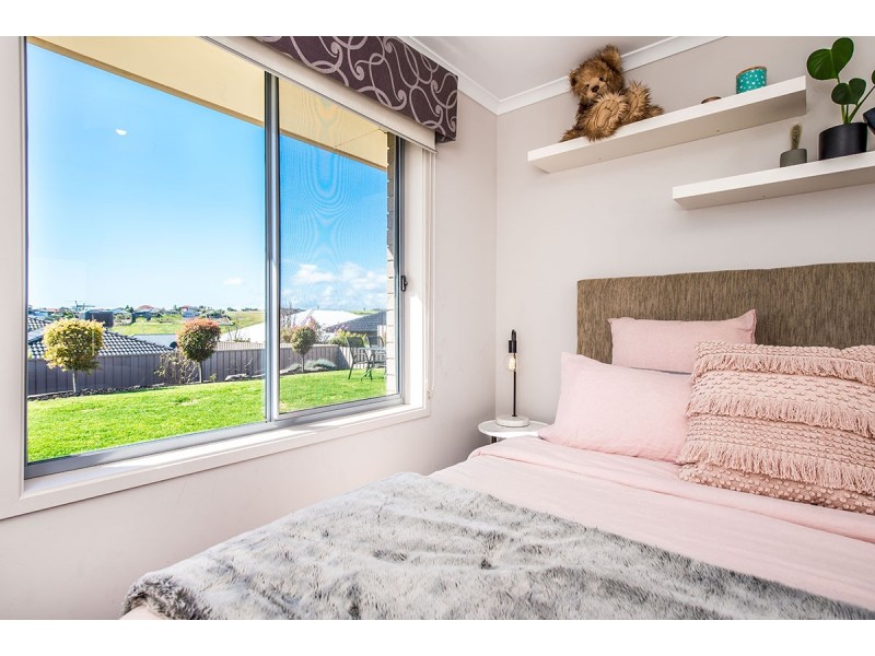 77 Esperance Boulevard, Seaford Rise SA 5169