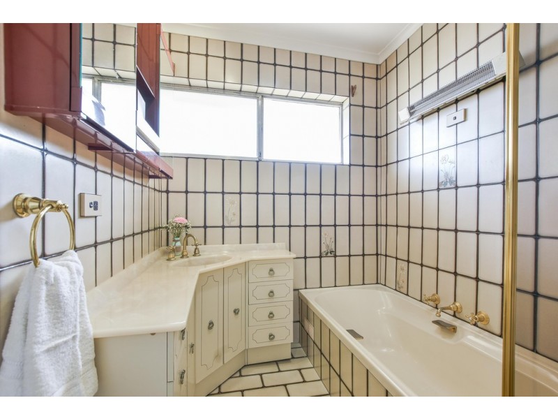 5 Alabama Road, Happy Valley SA 5159