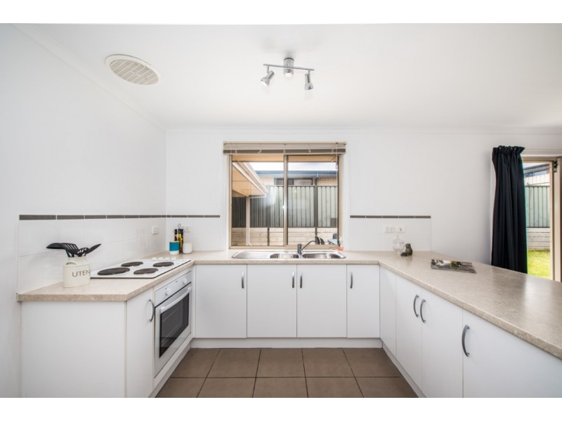 9 Lance Avenue, Hackham SA 5163