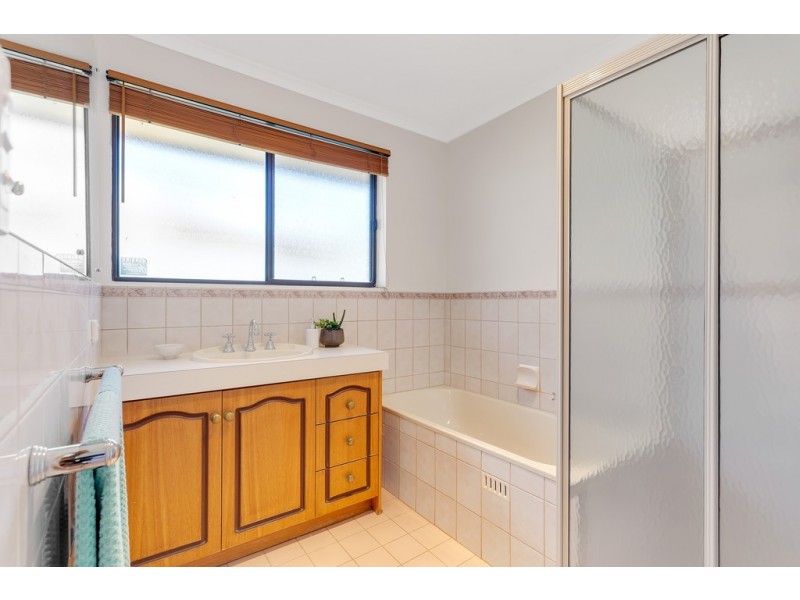 2/1 Dellvale Court, Flagstaff Hill SA 5159