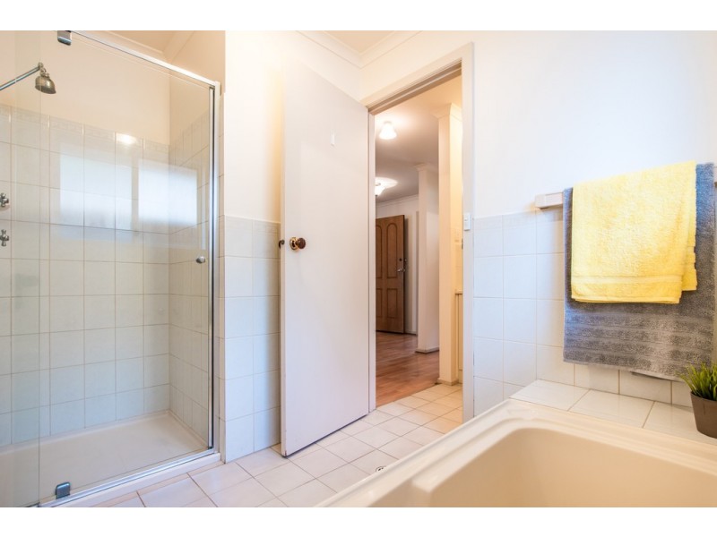 22 Shillabeer Crescent, Woodcroft SA 5162