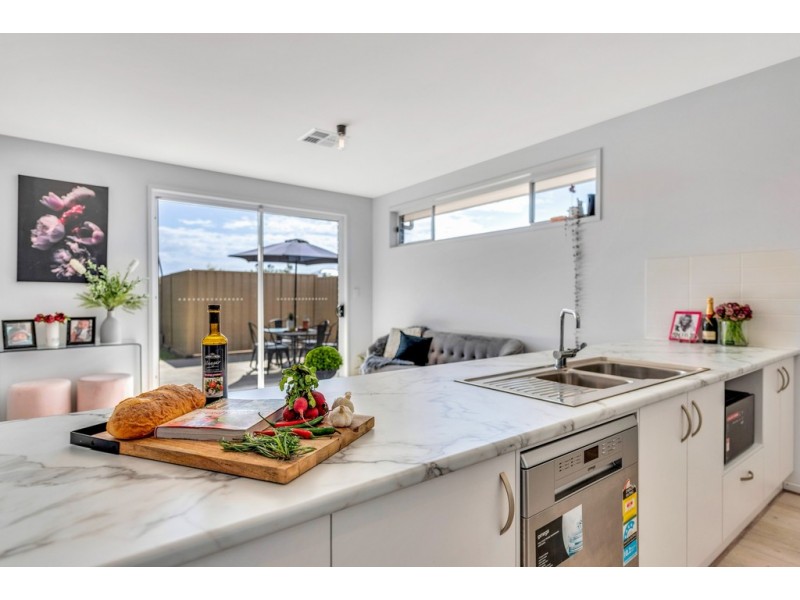 4 Fathom Crescent, Seaford Meadows SA 5169