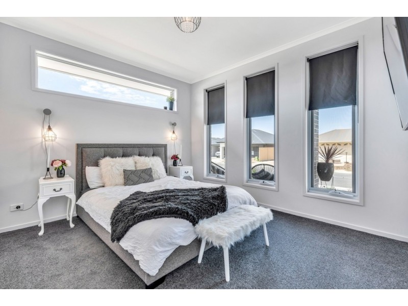 4 Fathom Crescent, Seaford Meadows SA 5169