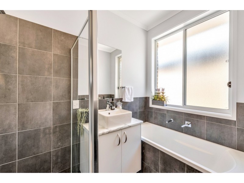 4 Fathom Crescent, Seaford Meadows SA 5169