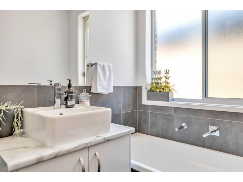 4 Fathom Crescent, Seaford Meadows SA 5169