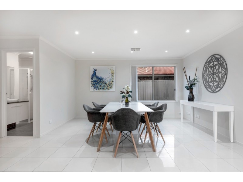 7 Kestrel Cct, Seaford Rise SA 5169