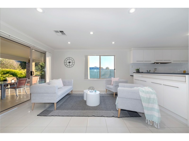 7 Kestrel Cct, Seaford Rise SA 5169