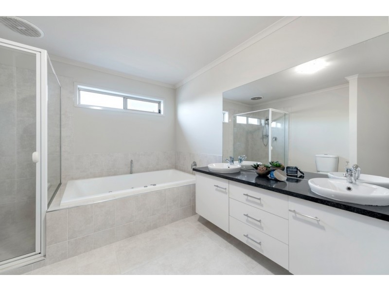 7 Kestrel Cct, Seaford Rise SA 5169
