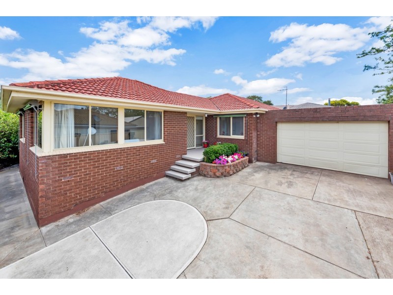 8 Streeton Court, Trott Park SA 5158