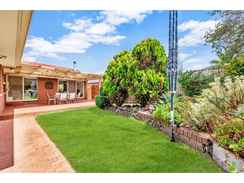 8 Streeton Court, Trott Park SA 5158